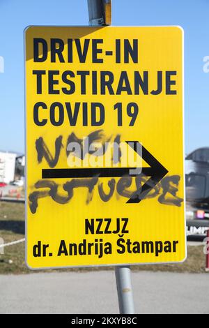 Der größte Drive-in-Teststandort für Coronavirus-Krankheit (COVID-19) auf der Zagreb-Messe wurde aufgrund der geringeren Zahl positiver Menschen in Zagreb (Kroatien) am 02 geschlossen. März 2022. Foto: Zeljko Hladika/PIXSELL Stockfoto