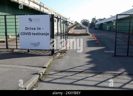 Der größte Drive-in-Teststandort für Coronavirus-Krankheit (COVID-19) auf der Zagreb-Messe wurde aufgrund der geringeren Zahl positiver Menschen in Zagreb (Kroatien) am 02 geschlossen. März 2022. Foto: Zeljko Hladika/PIXSELL Stockfoto