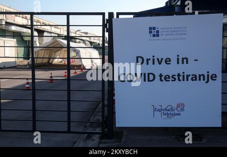 Der größte Drive-in-Teststandort für Coronavirus-Krankheit (COVID-19) auf der Zagreb-Messe wurde aufgrund der geringeren Zahl positiver Menschen in Zagreb (Kroatien) am 02 geschlossen. März 2022. Foto: Zeljko Hladika/PIXSELL Stockfoto