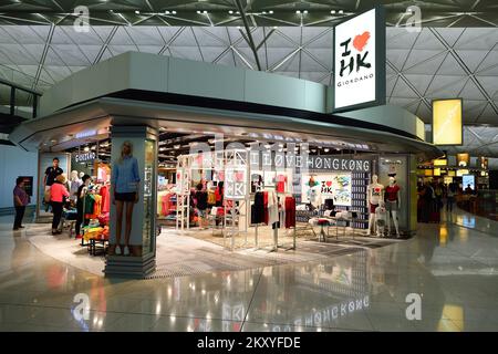 Hongkong - Juni 04, 2015: Hong Kong International Airport. Hong Kong International Airport ist der größte Flughafen in Hongkong. Es ist o entfernt Stockfoto