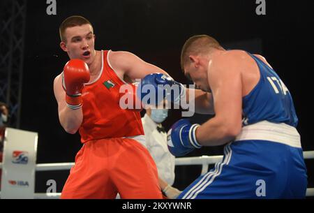 Jack Michael Marley aus Irland (rot) kämpft am 23. März 2022 in Porec (Kroatien) bei der EUBC U22 European Boxing Championships Heavyweight (86-92kg) in der Intersport Hall gegen Roberto Lizzi aus Italien (blau). Foto: Sasa Miljevic/PIXSELL Stockfoto