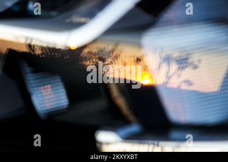 Ein Blick auf den magischen Sonnenuntergang auf Okrug Gornji. In der Nähe von Trogir, Kroatien am 24. März 2022. Foto: Miroslav Lelas/PIXSELL Stockfoto