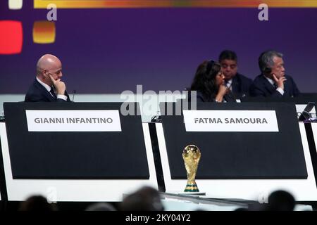 FIFA-Präsident Gianni Infantino und Generalsekretär der FIFA Fatma Samoura anlässlich des 72.. FIFA-Kongresses im Doha Exhibition and Convention Center am 31. März 2022 in Doha, Katar. Foto: Igor Kralj/PIXSELL Stockfoto