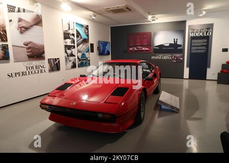 Der 1980 Ferrari 308 GTR wird am 06. April 2022 während der Ausstellung La Grande Bellezza in der Galerie Kortil in Rijeka (Kroatien) abgebildet. La Grande Bellezza ist eine Ausstellung, die dem italienischen Automotiv gewidmet ist. Foto: Goran Kovacic/PIXSELL Stockfoto