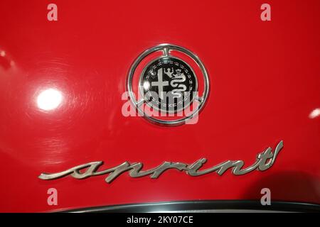 Das Logo von Alfa Romeo ist auf dem 1980 Ferrari 308 GTR abgebildet und wird am 06. April 2022 während der Ausstellung La Grande Bellezza in der Galerie Kortil in Rijeka, Kroatien, gezeigt. La Grande Bellezza ist eine Ausstellung, die dem italienischen Automotiv gewidmet ist. Foto: Goran Kovacic/PIXSELL Stockfoto