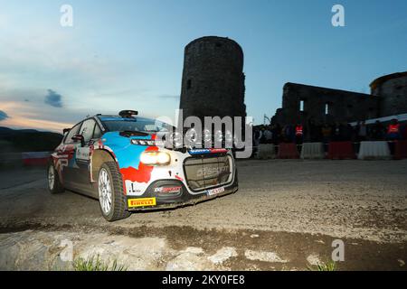 DUGA RESA, KROATIEN – APRIL 23: Stephane Lefebvre (Frankreich) und Andy Malfoy (Frankreich) treten am 3. Tag der FIA-Weltmeisterschaft Kroatien am 22. April 2022 in Duga Resa (Kroatien) in ihrem Stephane Lefebvre Citroen C3 gegeneinander an. Foto: Luka Stanzl/PIXSELL Stockfoto