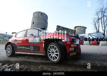 DUGA RESA, KROATIEN – APRIL 23: Yohan Rossel und Valentin Sarreaud aus Frankreich treten am 3. Tag der FIA-Weltmeisterschaft Kroatien am 22. April 2022 in Duga Resa, Kroatien, in ihrem PH Sports Citroen C3 gegeneinander an. Foto: Luka Stanzl/PIXSELL Stockfoto