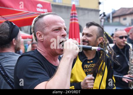 Die beliebteste Band von Bisnia und Herzegowina, Dubioza Koletiv, tritt am May7. 2022 während ihres Pop-up-Konzerts auf dem Dolac Market in Zagreb, Kroatien, auf. Foto: Bruno Fantulin/PIXSELL Stockfoto