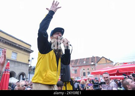 Die beliebteste Band von Bisnia und Herzegowina, Dubioza Koletiv, tritt am May7. 2022 während ihres Pop-up-Konzerts auf dem Dolac Market in Zagreb, Kroatien, auf. Foto: Bruno Fantulin/PIXSELL Stockfoto