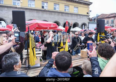 Die beliebteste Band von Bisnia und Herzegowina, Dubioza Koletiv, tritt am May7. 2022 während ihres Pop-up-Konzerts auf dem Dolac Market in Zagreb, Kroatien, auf. Foto: Bruno Fantulin/PIXSELL Stockfoto