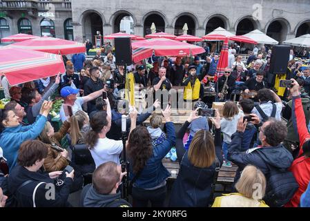 Die beliebteste Band von Bisnia und Herzegowina, Dubioza Koletiv, tritt am May7. 2022 während ihres Pop-up-Konzerts auf dem Dolac Market in Zagreb, Kroatien, auf. Foto: Bruno Fantulin/PIXSELL Stockfoto