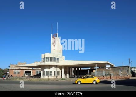 Italienisches Art déco-Fiat Tagliero-Gebäude in Asmara Stockfoto