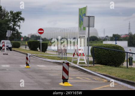 Soldaten der kroatischen Streitkräfte bereiten sich anlässlich des Tages der kroatischen Streitkräfte am 29. Mai 2022 in Zagreb, Kroatien, auf eine öffentliche Show am Jarun-See vor. Foto: Tomislav Miletic/PIXSELL Stockfoto