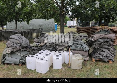 Soldaten der kroatischen Streitkräfte bereiten sich anlässlich des Tages der kroatischen Streitkräfte am 29. Mai 2022 in Zagreb, Kroatien, auf eine öffentliche Show am Jarun-See vor. Foto: Tomislav Miletic/PIXSELL Stockfoto