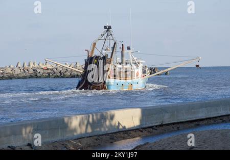 Point Pleasant, N.J., 25. November 2012 Fischereiboote haben ihren Betrieb wieder aufgenommen, aber der Fang wurde durch Hurrikan Sandy und seine Auswirkungen auf den Ozean verringert. Die FEMA arbeitet mit staatlichen und lokalen Beamten zusammen, um die vom Hurrikan Sandy betroffenen Bewohner zu unterstützen. Hurrikan Sandy Aus New Jersey. Fotos zu Katastrophen- und Notfallmanagementprogrammen, Aktivitäten und Beamten Stockfoto