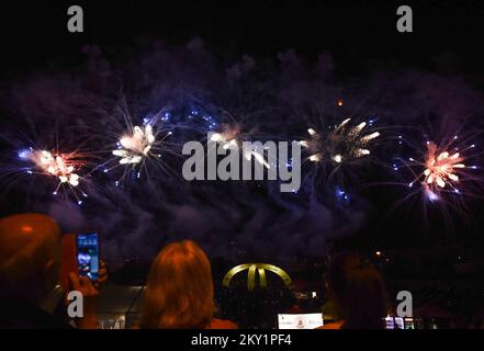 Das Feuerwerk von Pirotecnica San Pio von Italien wird am 18. Juni 2022 während des 20.. Jährlichen Feuerwerksfestivals am Bundek Lake in Zagreb, Kroatien, gesehen. Foto: Neva Zganec/PIXSELL Stockfoto