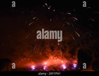 Das Feuerwerk von Pirotecnica San Pio von Italien wird am 18. Juni 2022 während des 20.. Jährlichen Feuerwerksfestivals am Bundek Lake in Zagreb, Kroatien, gesehen. Foto: Neva Zganec/PIXSELL Stockfoto