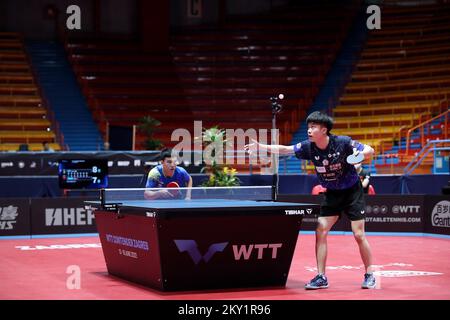 Yun-Ju Lin aus Taiwan tritt beim WTT Contender Zagreb 2022 Men's Singles Finale gegen Peng Xiang aus China am 19. Juni 2022 in der Dom Sportova Hall in Zagreb, Kroatien, an. Foto: Sanjin Strukic/PIXSELL Stockfoto