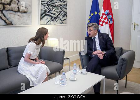 Der kroatische Premierminister Andrej Plenkovic erhielt die finnische Ministerpräsidentin Sanna Marin während ihres offiziellen Besuchs in der Republik Kroatien. Am 21 2022. Juni wurde sie vom Premierminister Andrej Plenkovic in Banski dvori in Zagreb, Kroatien, empfangen. Foto: Igor Kralj/PIXSELL Stockfoto