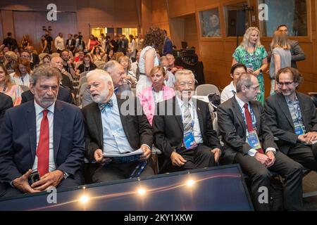 Der prominente Rechtswissenschaftler Henry Lee wurde auf der 12.. ISABS-Konferenz über forensische und anthropologische Genetik am 23. Juni 2022 in Dubrovnik, Kroatien, eröffnet. Er ist einer der weltweit führenden forensischen Wissenschaftler und Gründer des Henry C. Lee Institute of Forensic Science, das der University of New Haven angeschlossen ist. Er hat an berühmten Fällen gearbeitet, wie dem JonBenrt Ramsey-Mordfall, dem Helle Crafts-Holzfäller-Mord, den O. J. Simpson- und Laci Peterson-Fällen, der forensischen Untersuchung nach 9/11, den Washington, DC-Schießereien auf Scharfschütze und der erneuten Untersuchung des Mordes an John F. Kenne Stockfoto