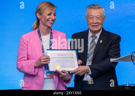 Der prominente Rechtswissenschaftler Henry Lee wurde auf der 12.. ISABS-Konferenz über forensische und anthropologische Genetik am 23. Juni 2022 in Dubrovnik, Kroatien, eröffnet. Er ist einer der weltweit führenden forensischen Wissenschaftler und Gründer des Henry C. Lee Institute of Forensic Science, das der University of New Haven angeschlossen ist. Er hat an berühmten Fällen gearbeitet, wie dem JonBenrt Ramsey-Mordfall, dem Helle Crafts-Holzfäller-Mord, den O. J. Simpson- und Laci Peterson-Fällen, der forensischen Untersuchung nach 9/11, den Washington, DC-Schießereien auf Scharfschütze und der erneuten Untersuchung des Mordes an John F. Kenne Stockfoto