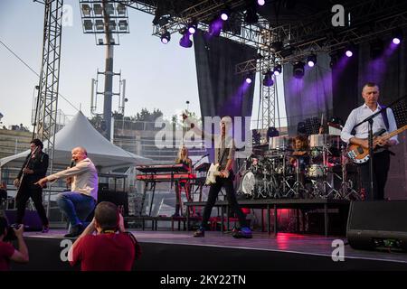 Charlie Burchill, Sänger Jim Kerr, Gordy Goudie und GED Grimes von der schottischen Rockband Simple Minds spielen am 30. Juni 2022 bei einem Konzert im SRC Salata in Zagreb, Craotia. Foto: Josip Regovic/PIXSELL Stockfoto