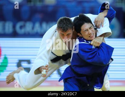 Eunkyul Lee von Korea in einem Kampf gegen Martin Hojak von Slowenien in der Kategorie der Männer bis 73kg während der IJF World Tour Zagreb Grand Prix, die am 16. Juli 2022 in der Zagreb Arena in Zagreb, Kroatien, stattfindet. Foto: Zeljko Hladika/PIXSELL Stockfoto