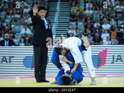 Tato Grigalaschwili aus Georgien in einem Kampf gegen Guilherme Schmidt aus Brasilien in der Kategorie der Männer bis 81kg während der IJF-Weltreise zum Zagreb Grand Prix, die am 16. Juli 2022 in der Zagreb-Arena in Zagreb, Kroatien, stattfindet. Foto: Zeljko Hladika/PIXSELL Stockfoto