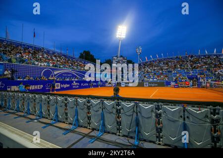 Gesamtansicht des Goran Ivanisevic Stadions während des ATP 250 Plava Laguna Croatia Open Umag zweite Runde Tennis Spiel zwischen Carlos Alcaraz aus Spanien und Norbert Gombos aus der Slowakei in Umag, Kroatien am 28. Juli 2022. Foto: Srecko Netic/PIXSELL Stockfoto