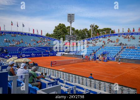 Gesamtansicht des Goran Ivanisevic Stadions während des ATP 250 Plava Laguna Croatia Open Umag zweite Runde Tennis Spiel zwischen Sebastian Baez aus Argentinien und Franco Agamenone aus Italien in Umag, Kroatien am 28. Juli 2022. Foto: Srecko Netic/PIXSELL Stockfoto