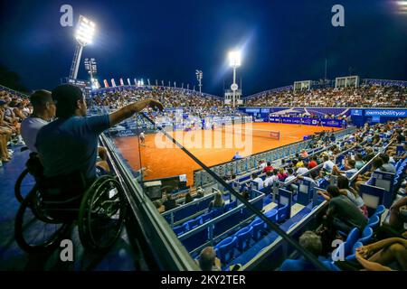 Gesamtansicht des Goran Ivanisevic Stadions während des ATP 250 Plava Laguna Croatia Open Umag zweite Runde Tennis Spiel zwischen Carlos Alcaraz aus Spanien und Norbert Gombos aus der Slowakei in Umag, Kroatien am 28. Juli 2022. Foto: Srecko Netic/PIXSELL Stockfoto