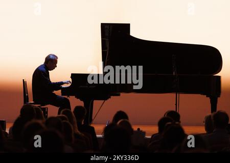 Der russische Pianist und Dirigent Mikhail Pletnev gab am 16. August 2022 ein Konzert zur Eröffnung des Piano Loop Festivals 9. in Split, Kroatien. Foto: Miroslav Lelas/PIXSELL Stockfoto