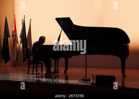 Der russische Pianist und Dirigent Mikhail Pletnev gab am 16. August 2022 ein Konzert zur Eröffnung des Piano Loop Festivals 9. in Split, Kroatien. Foto: Miroslav Lelas/PIXSELL Stockfoto