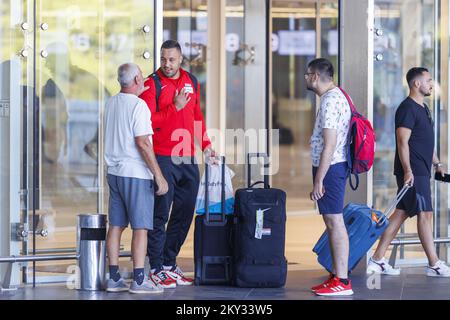 Der kroatische Filip Mihaljevic, Gewinner der Goldmedaille bei den Men's Shot Put bei den Europameisterschaften 2022 in München, kommt am 16. August 2022 in Split, Kroatien, am Flughafen Split an. Foto: Miroslav Lelas/PIXSELL Stockfoto