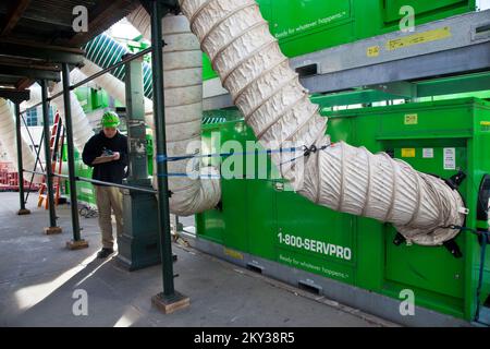 New York, New York, New York, 6. Dezember 2012 die Sanierungsdienste werden von privaten Einrichtungen in Downtown Manhattan einen Monat nach der Überschwemmung durch Hurrikan Sandy bereitgestellt. Die FEMA kann auf der Grundlage ihrer Erholungskosten zusätzliche Unterstützung für die Bundes- und Kommunalbehörden bereitstellen. Ashley Andujar/FEMA. New York Hurrikan Sandy. Fotos zu Katastrophen- und Notfallmanagementprogrammen, Aktivitäten und Beamten Stockfoto