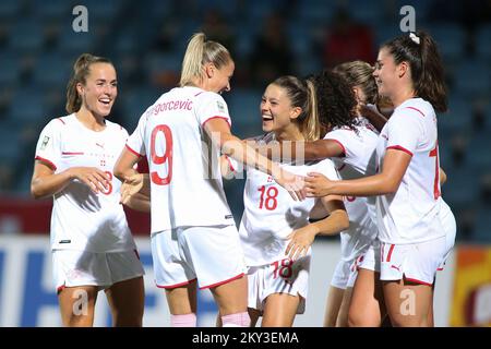 KARLOVAC, SEPTEMBER 02: Viola Calligaris aus der Schweiz feiert nach einem Treffer während des Qualifikationsspiels der FIFA Women's World Cup 2023 zwischen Kroatien und der Schweiz im Branko Cavlovic-Cavlek Stadion am 2. September 2022 in Karlovac, Kroatien. Foto: Matija Habljak/PIXSEL Stockfoto