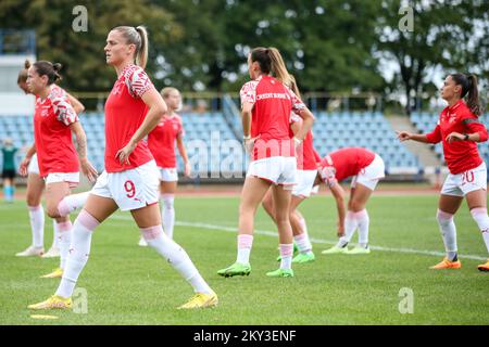 KARLOVAC, KROATIEN - SEPTEMBER 02: Ana-Maria Crnogorcevic aus der Schweiz erwärmt sich vor der Qualifikation zur FIFA-Frauenweltmeisterschaft 2023 zwischen Kroatien und der Schweiz im Stadion Branko Cavlovic-Cavlek am 02. September 2022 in Karlovac, Kroatien. Foto: Matija Habljak/PIXSELL Stockfoto