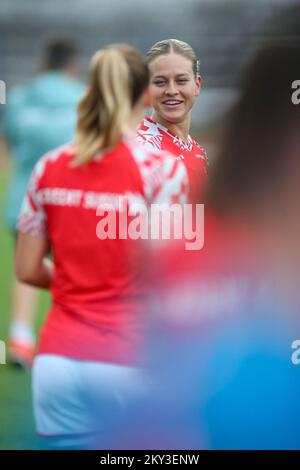 KARLOVAC, KROATIEN - SEPTEMBER 02: Team Schweiz erwärmt sich vor der Qualifikation zur FIFA-Frauenweltmeisterschaft 2023 zwischen Kroatien und der Schweiz im Stadion Branko Cavlovic-Cavlek am 02. September 2022 in Karlovac, Kroatien. Foto: Matija Habljak/PIXSELL Stockfoto