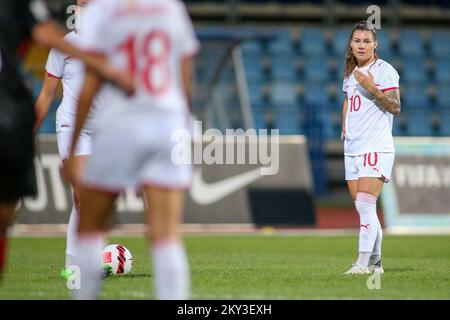 KARLOVAC, SEPTEMBER 02: Ramona Bachmann aus der Schweiz in Aktion während des 2023. Qualifikationsspiels der FIFA-Frauenweltmeisterschaft zwischen Kroatien und der Schweiz im Branko Cavlovic-Cavlek Stadion am 2. September 2022 in Karlovac, Kroatien. Foto: Matija Habljak/PIXSEL Stockfoto