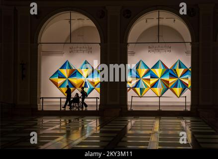 Kunstwerke im Innenhof des Brooklyn Museum of Art in Brooklyn, NYC Stockfoto