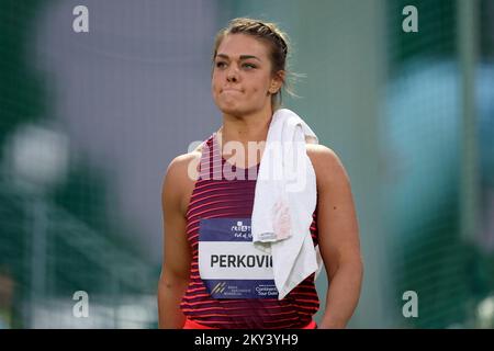 ZAGREB, KROATIEN - 11. SEPTEMBER: Sandra Perkovic von Kroatien tritt am 11. September 2022 in Zagreb, Kroatien, im Frauendiskuswurf während der World Athletics Continental Tour Gold 2022 - 72. Boris Hanzekovic Memorial im Mladost-Stadion an. Foto: Igor Kralj/Pixsell Stockfoto