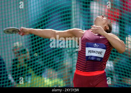 ZAGREB, KROATIEN - 11. SEPTEMBER: Sandra Perkovic von Kroatien tritt am 11. September 2022 in Zagreb, Kroatien, im Frauendiskuswurf während der World Athletics Continental Tour Gold 2022 - 72. Boris Hanzekovic Memorial im Mladost-Stadion an. Foto: Igor Kralj/Pixsell Stockfoto