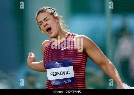 ZAGREB, KROATIEN - 11. SEPTEMBER: Sandra Perkovic von Kroatien tritt am 11. September 2022 in Zagreb, Kroatien, im Frauendiskuswurf während der World Athletics Continental Tour Gold 2022 - 72. Boris Hanzekovic Memorial im Mladost-Stadion an. Foto: Igor Kralj/Pixsell Stockfoto