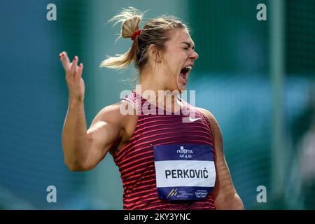 ZAGREB, KROATIEN - 11. SEPTEMBER: Sandra Perkovic von Kroatien tritt am 11. September 2022 in Zagreb, Kroatien, im Frauendiskuswurf während der World Athletics Continental Tour Gold 2022 - 72. Boris Hanzekovic Memorial im Mladost-Stadion an. Foto: Igor Kralj/Pixsell Stockfoto