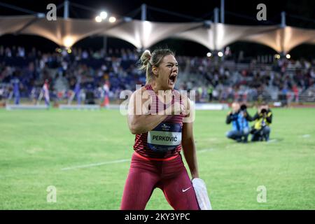 ZAGREB, KROATIEN - 11. SEPTEMBER: Sandra Perkovic von Kroatien feiert (Diskuswurf) während der World Athletics Continental Tour Gold 2022 - 72. Boris Hanzekovic Memorial im Mladost-Stadion am 11. September 2022 in Zagreb, Kroatien. Foto: Igor Kralj/Pixsell Stockfoto