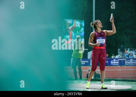 ZAGREB, KROATIEN - 11. SEPTEMBER: Sandra Perkovic von Kroatien tritt am 11. September 2022 in Zagreb, Kroatien, im Frauendiskuswurf während der World Athletics Continental Tour Gold 2022 - 72. Boris Hanzekovic Memorial im Mladost-Stadion an. Foto: Igor Kralj/Pixsell Stockfoto