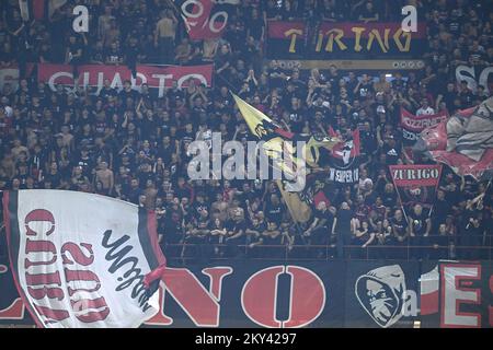 MAILAND, ITALIEN - SEPTEMBER 14: Mailänder Fans werden am 14. September 2022 im Giuseppe Meazza Stadion in Mailand beim UEFA Champions League-Spiel der Gruppe E zwischen AC Milan und Dinamo Zagreb gesehen. Foto: Marko Lukunic/Pixsell Stockfoto