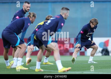 Die kroatische Nationalspielerin Luka Modric beim Training der kroatischen Fußballnationalmannschaft im Maksimir-Stadion in Zagreb, Kroatien, am 21. September 2022. Kroatien wird morgen ein Spiel der UEFA Nations League gegen Dänemark spielen. Foto: Goran Stanzl/PIXSELL Stockfoto