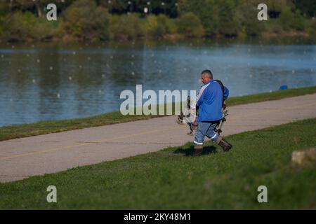 Foto aufgenommen am 23. September 2022 in Zagreb, Herbstsenographie auf Zagrebs Jarun-See am ersten Frühlingstag. Foto: Davor Puklavec/PIXSELL Stockfoto