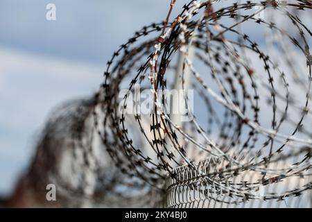 Der Konzertina-Draht ist auf dem Foto in Zagreb, Kroatien, am 27. September 2022 zu sehen. Foto: Igor Kralj/PIXSELL Stockfoto